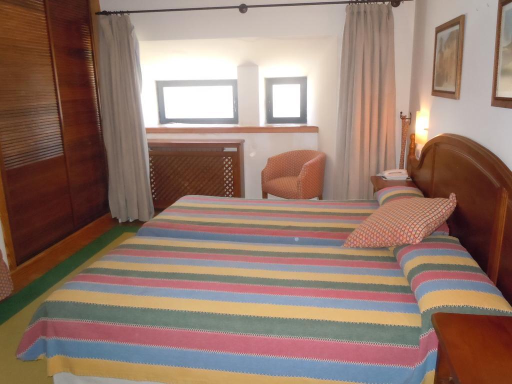 Hotel Hospederia Del Santuario De La Pena De Francia El Cabaco Zimmer foto