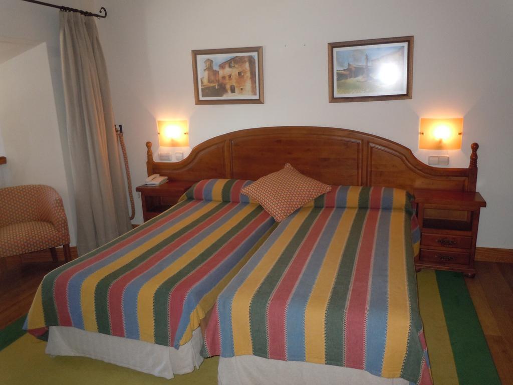 Hotel Hospederia Del Santuario De La Pena De Francia El Cabaco Zimmer foto