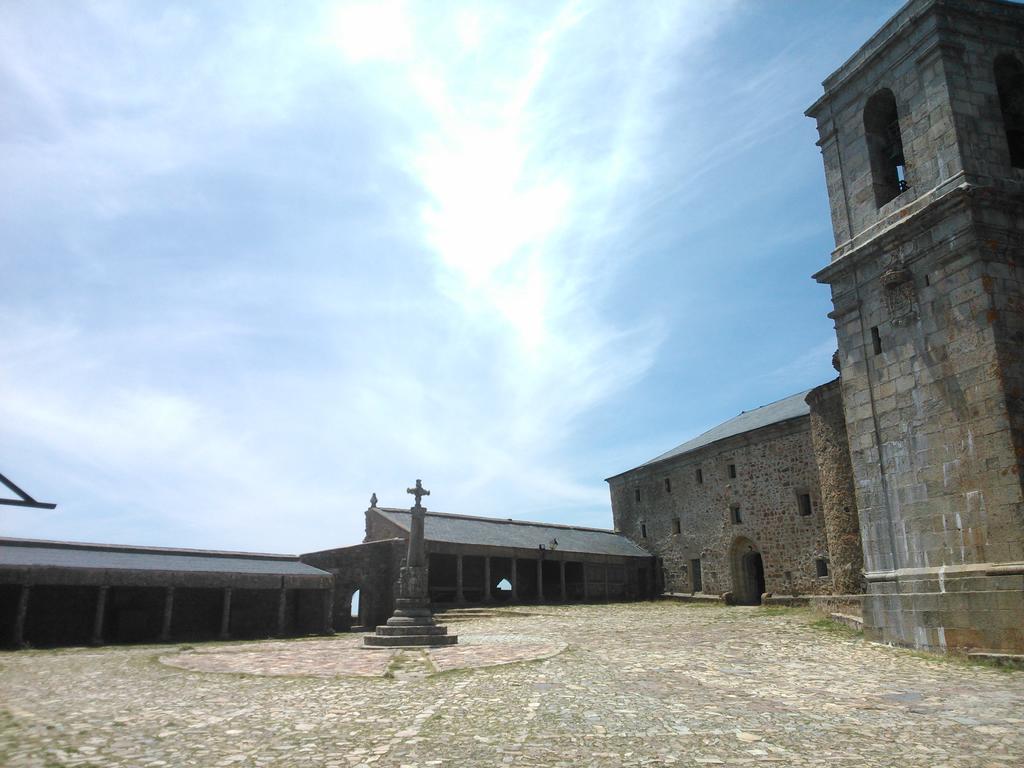 Hotel Hospederia Del Santuario De La Pena De Francia El Cabaco Exterior foto