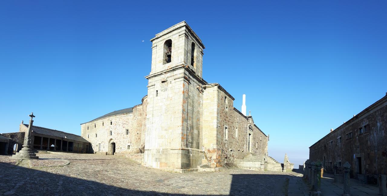Hotel Hospederia Del Santuario De La Pena De Francia El Cabaco Exterior foto