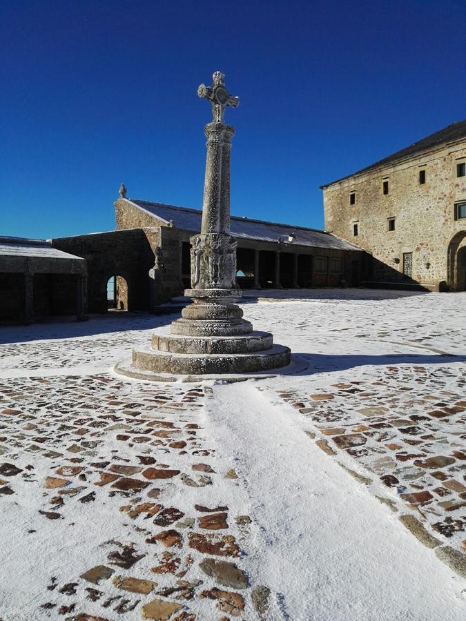 Hotel Hospederia Del Santuario De La Pena De Francia El Cabaco Exterior foto